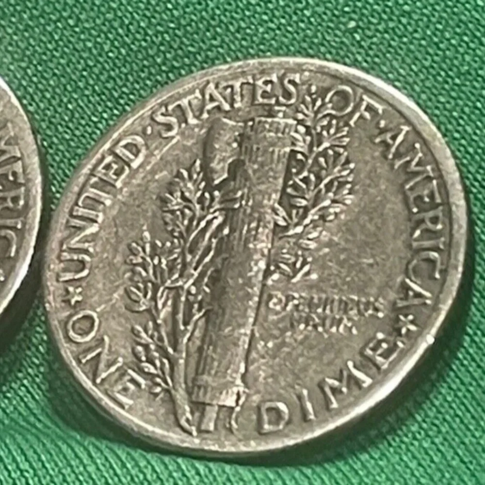 1945- 2 Mercury Head Silver Dimes Circulated Last Year Issue (two) 203796319910 - Picture 5 of 6